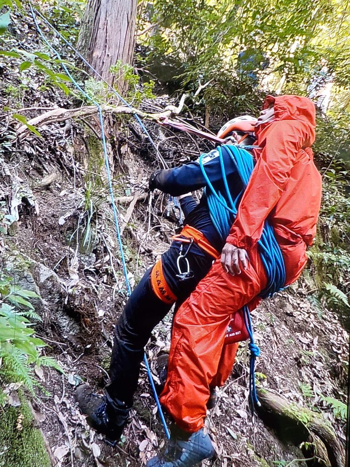 山岳遭難救助活動の様子