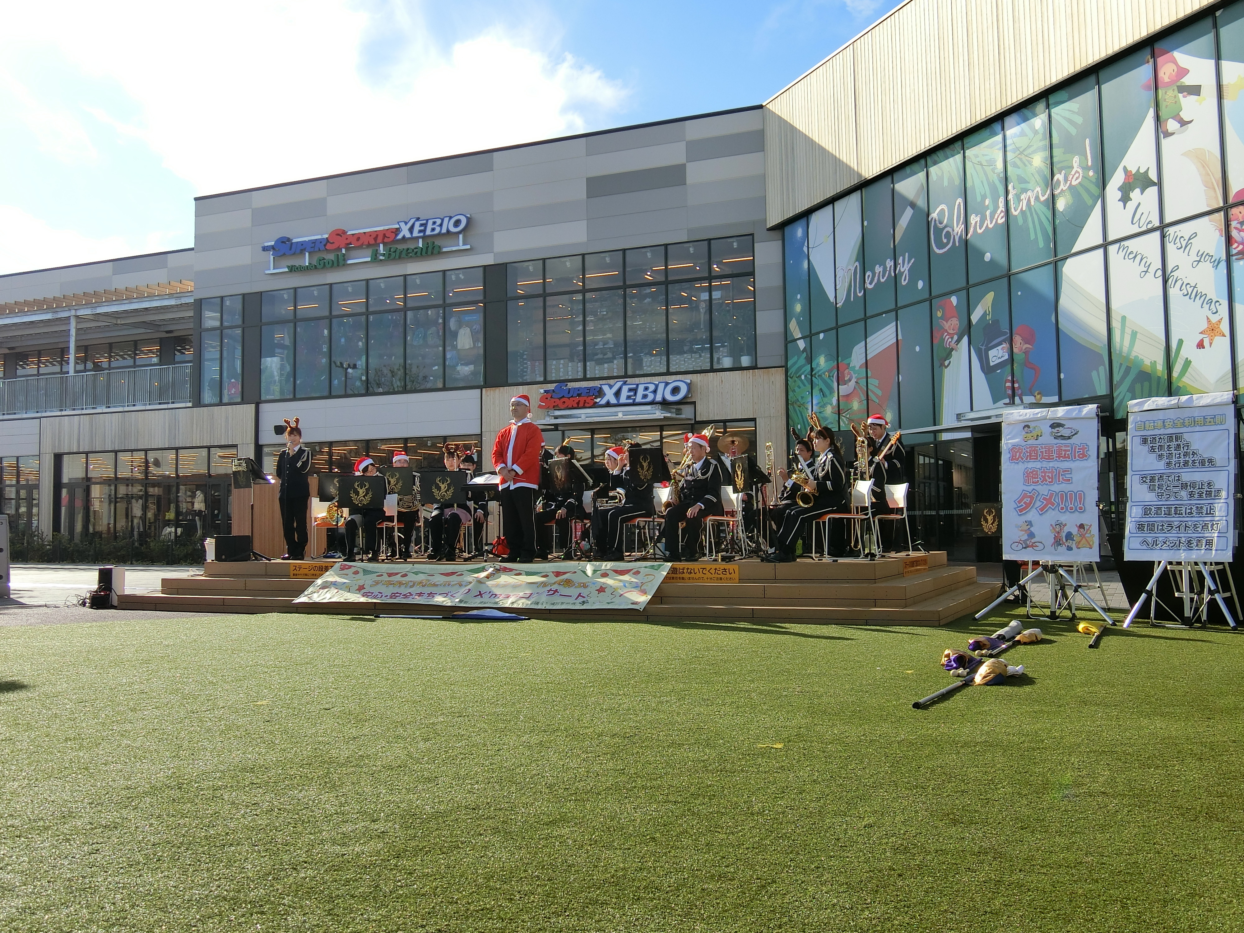 安全安心まちづくりコンサートでの演奏風景1