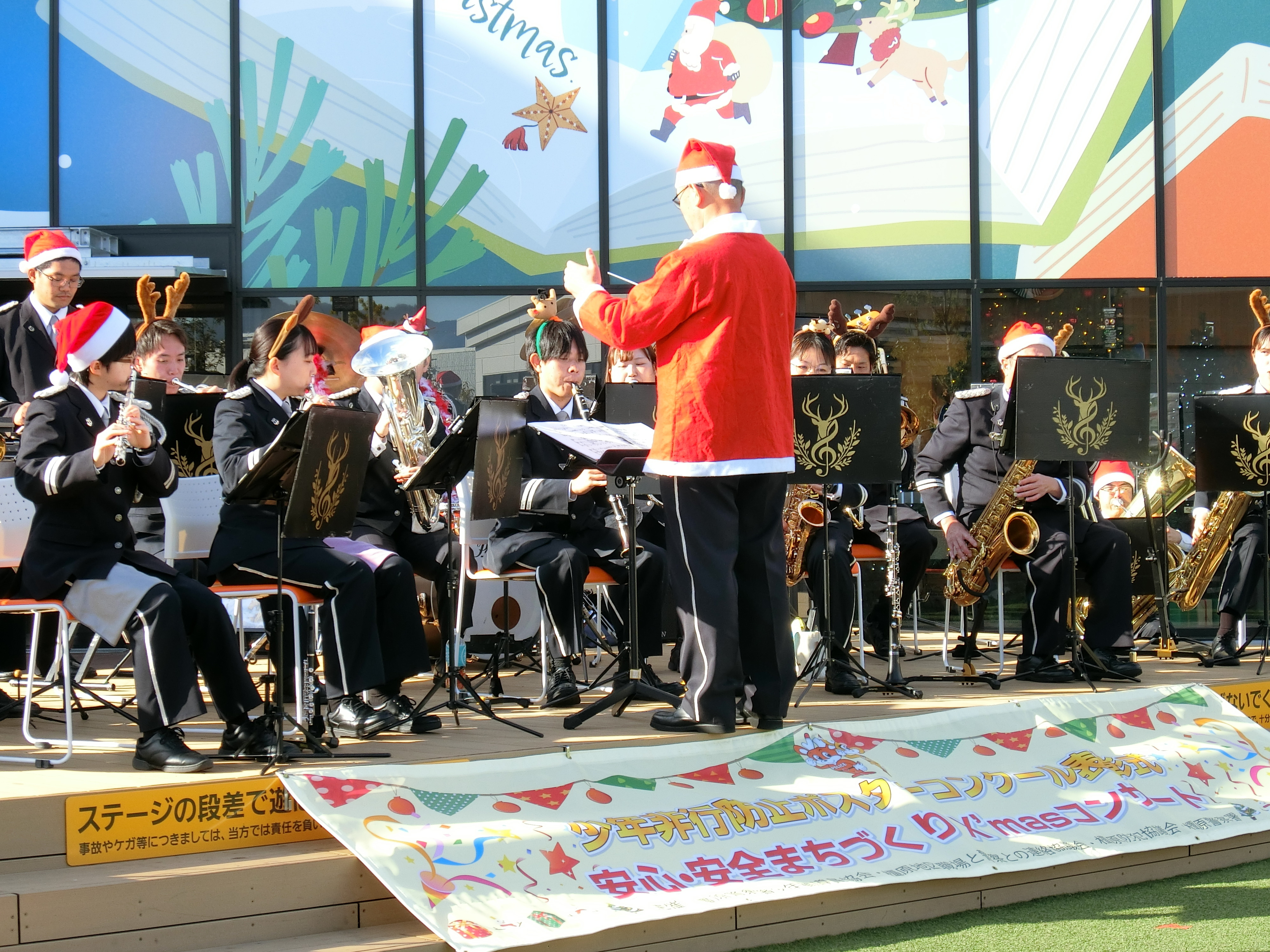 安全安心まちづくりコンサートでの演奏風景3