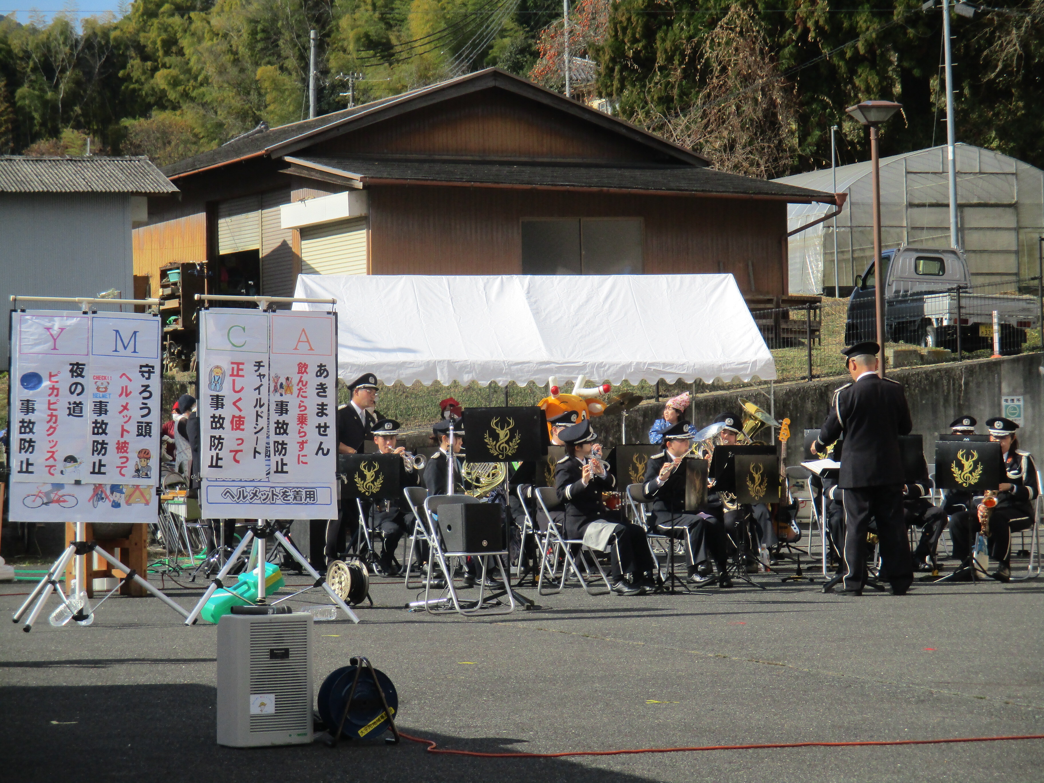 餅つき大会での演奏風景2