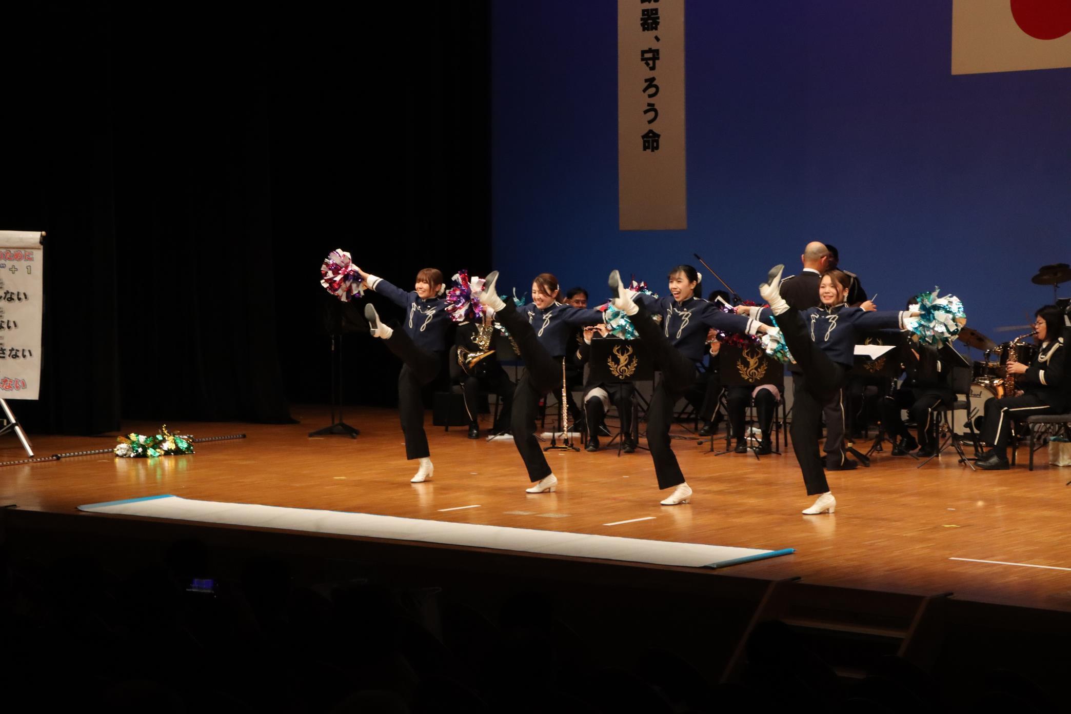 暴追大会での音楽隊2