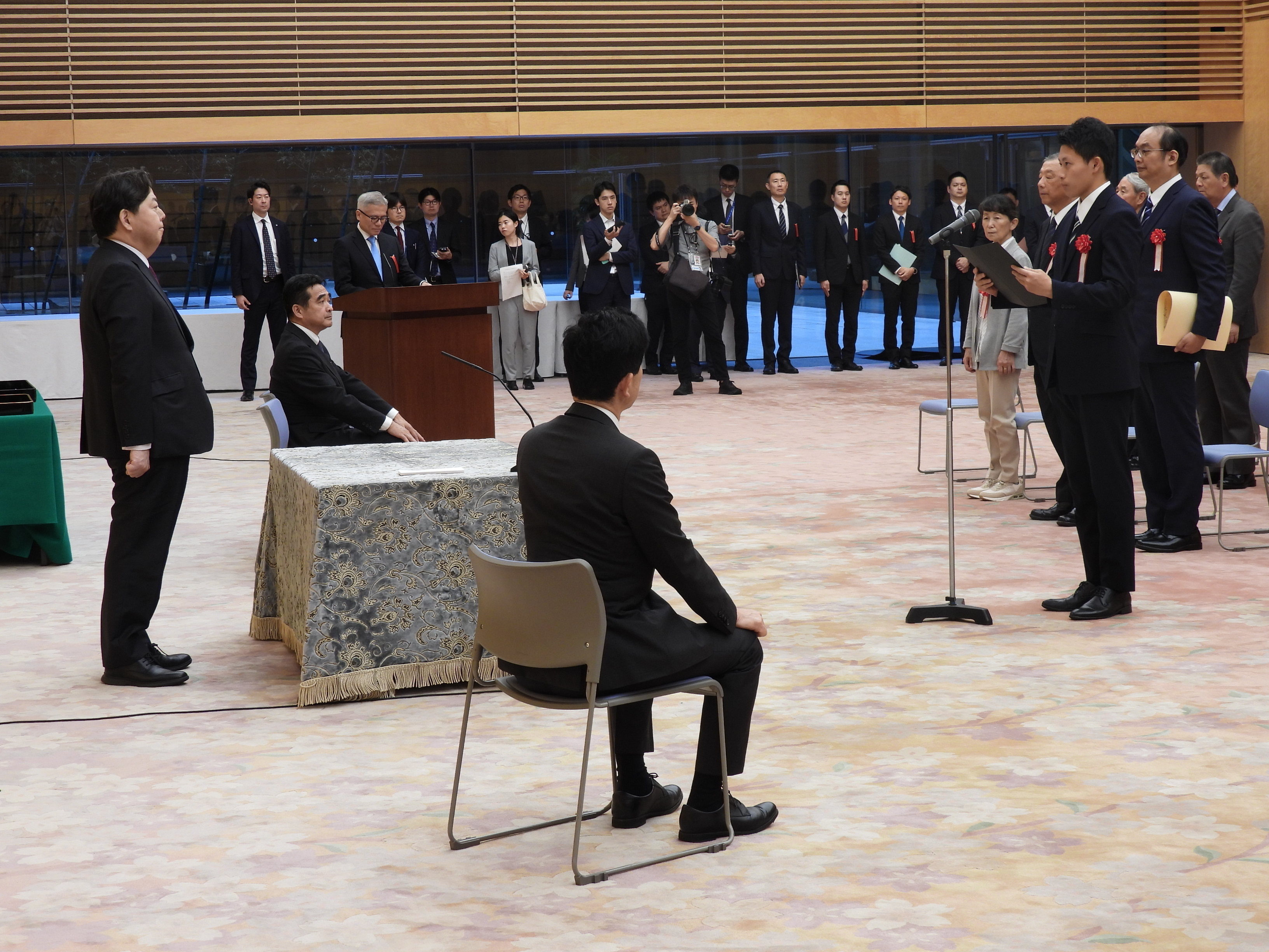 受賞者を代表して謝辞を述べる代表
