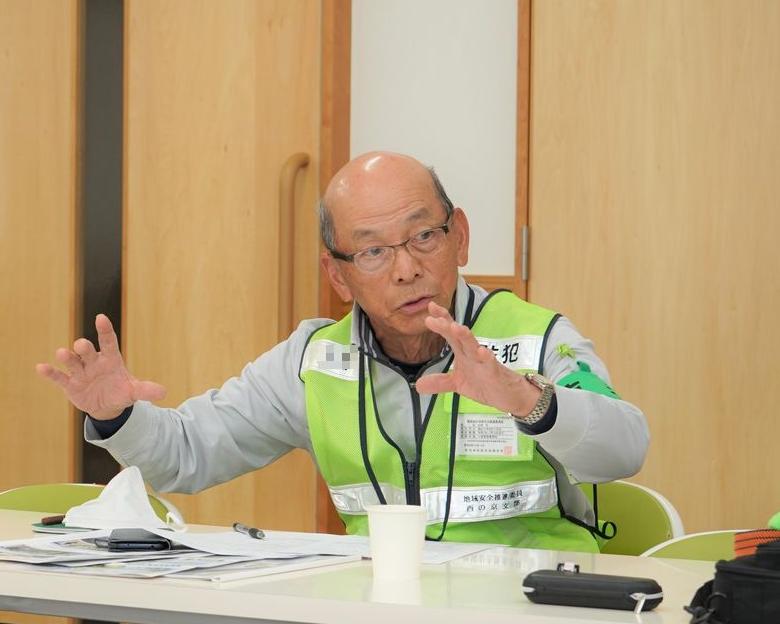 議論する様子