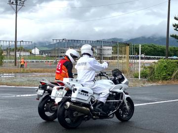 白バイとい別車両