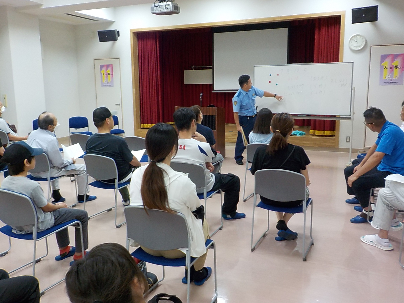 五條署員が防犯講習を行う様子2