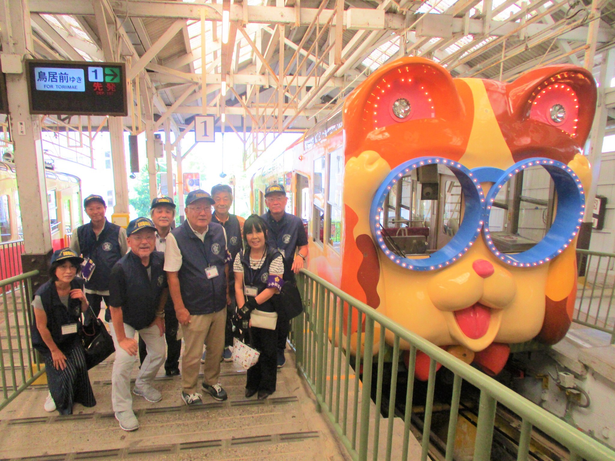 生駒山上遊園地でのキャラクター列車との記念撮影