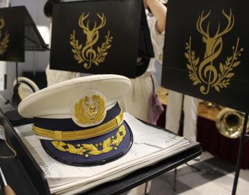 譜面台と制帽