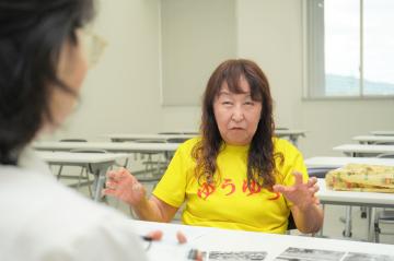 インタビューを受けた2人