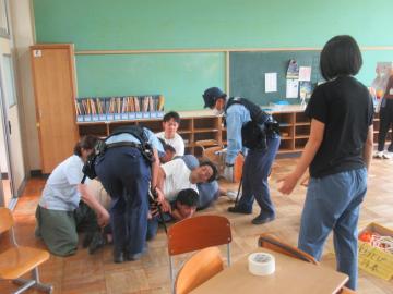 平群南小学校での訓練3
