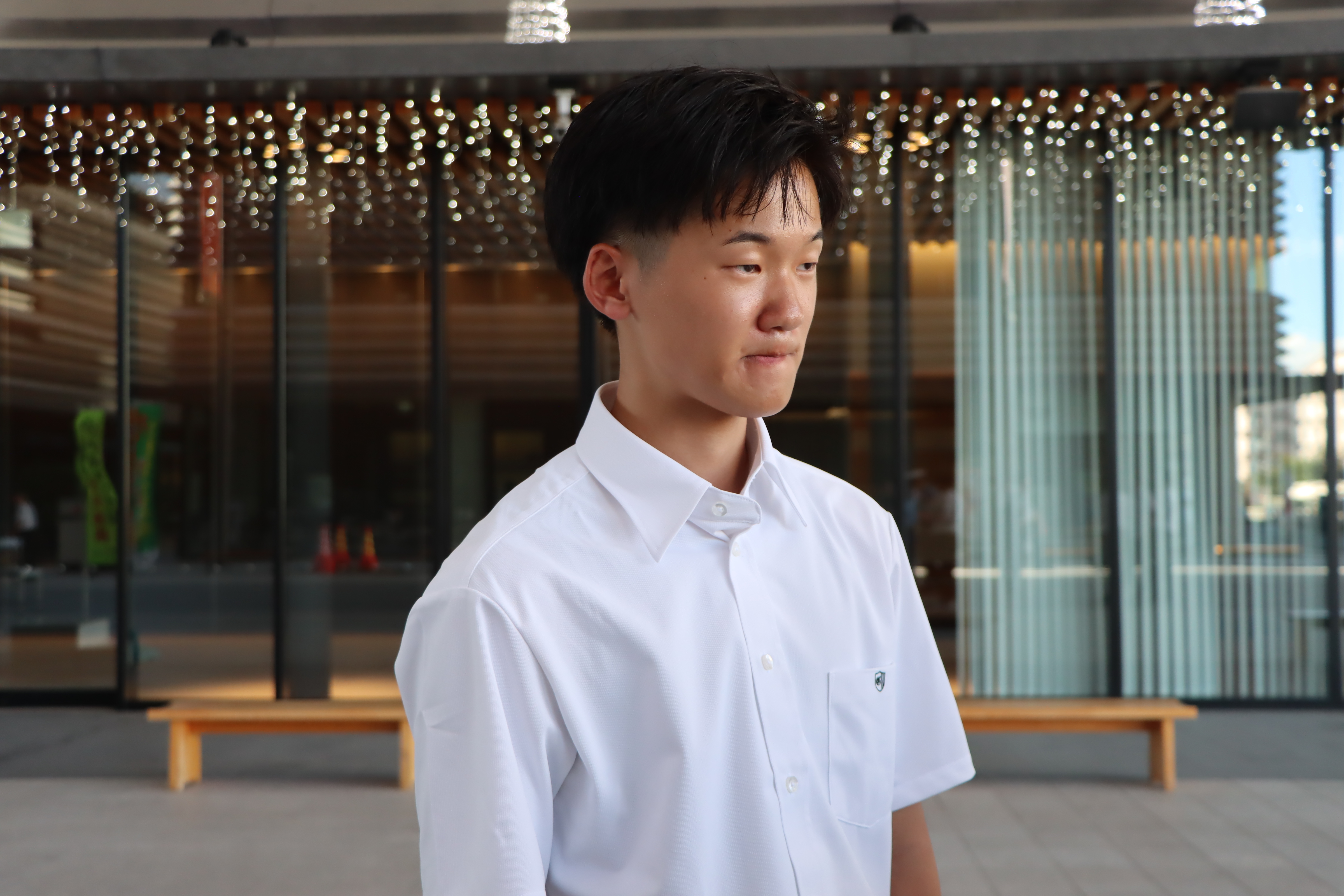 インタビューを受ける学生