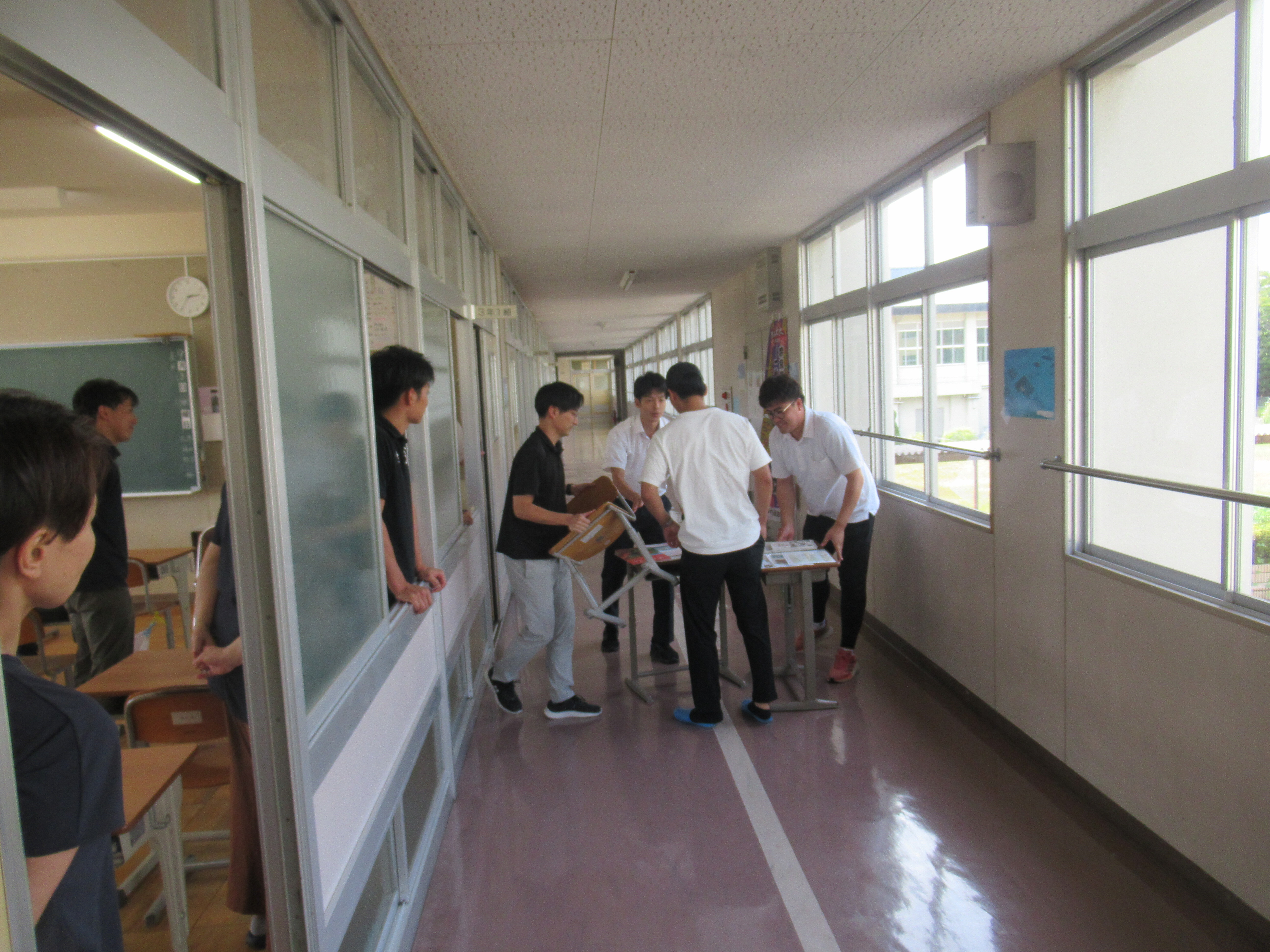 上牧第二中学校での不審者侵入対応訓練2