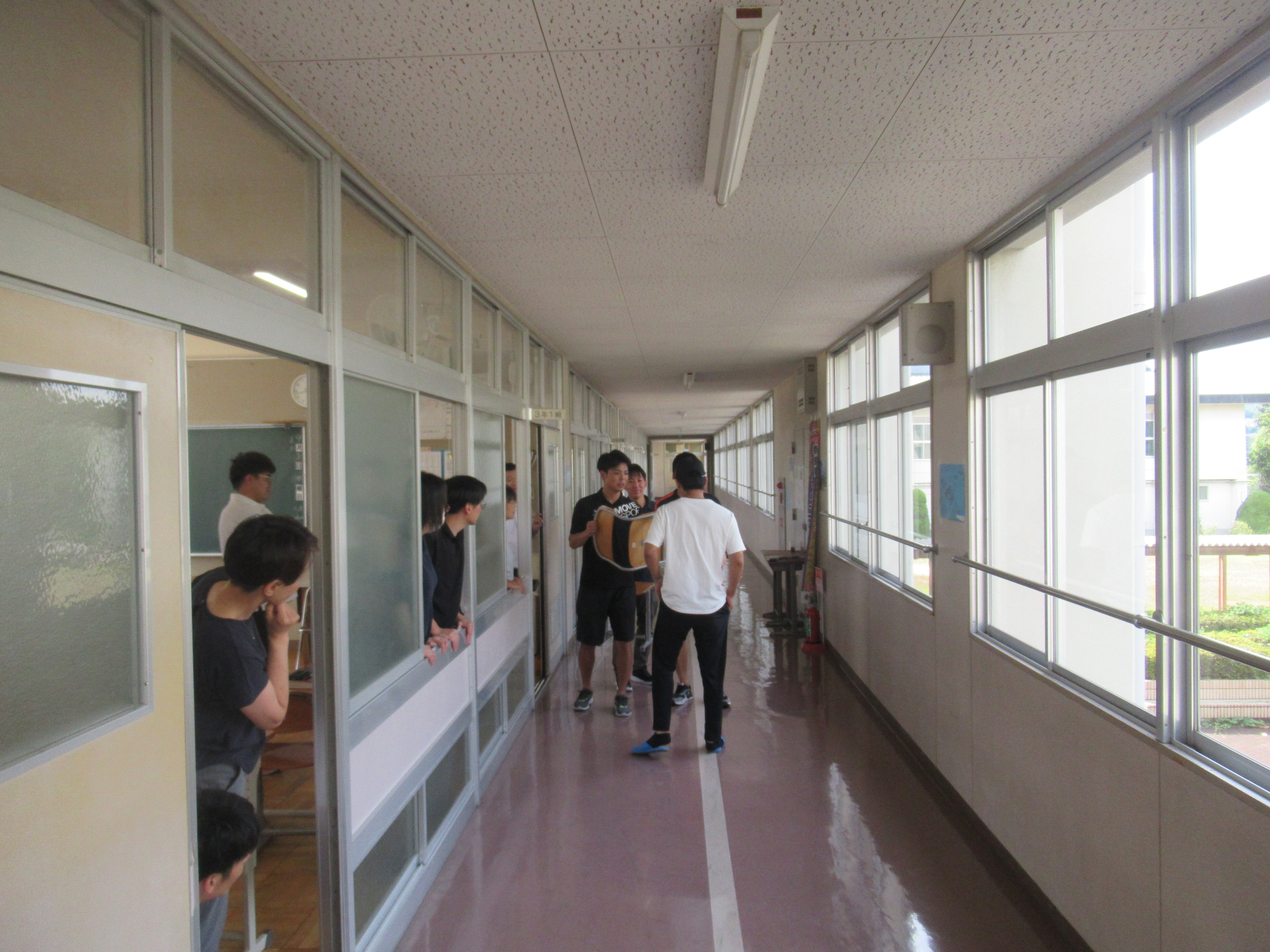 上牧第二中学校での不審者侵入対応訓練3