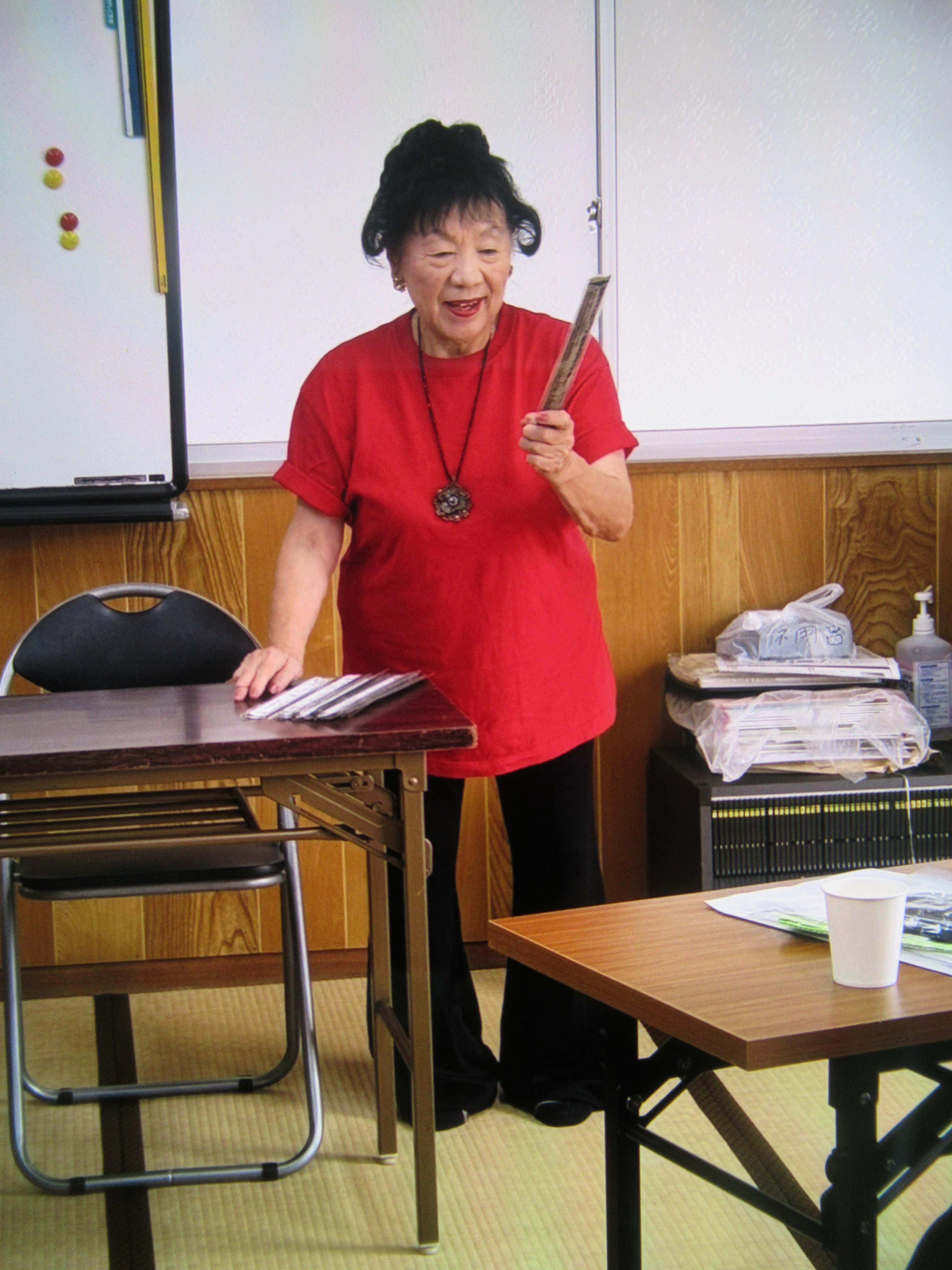 藤岡氏が講話する状況