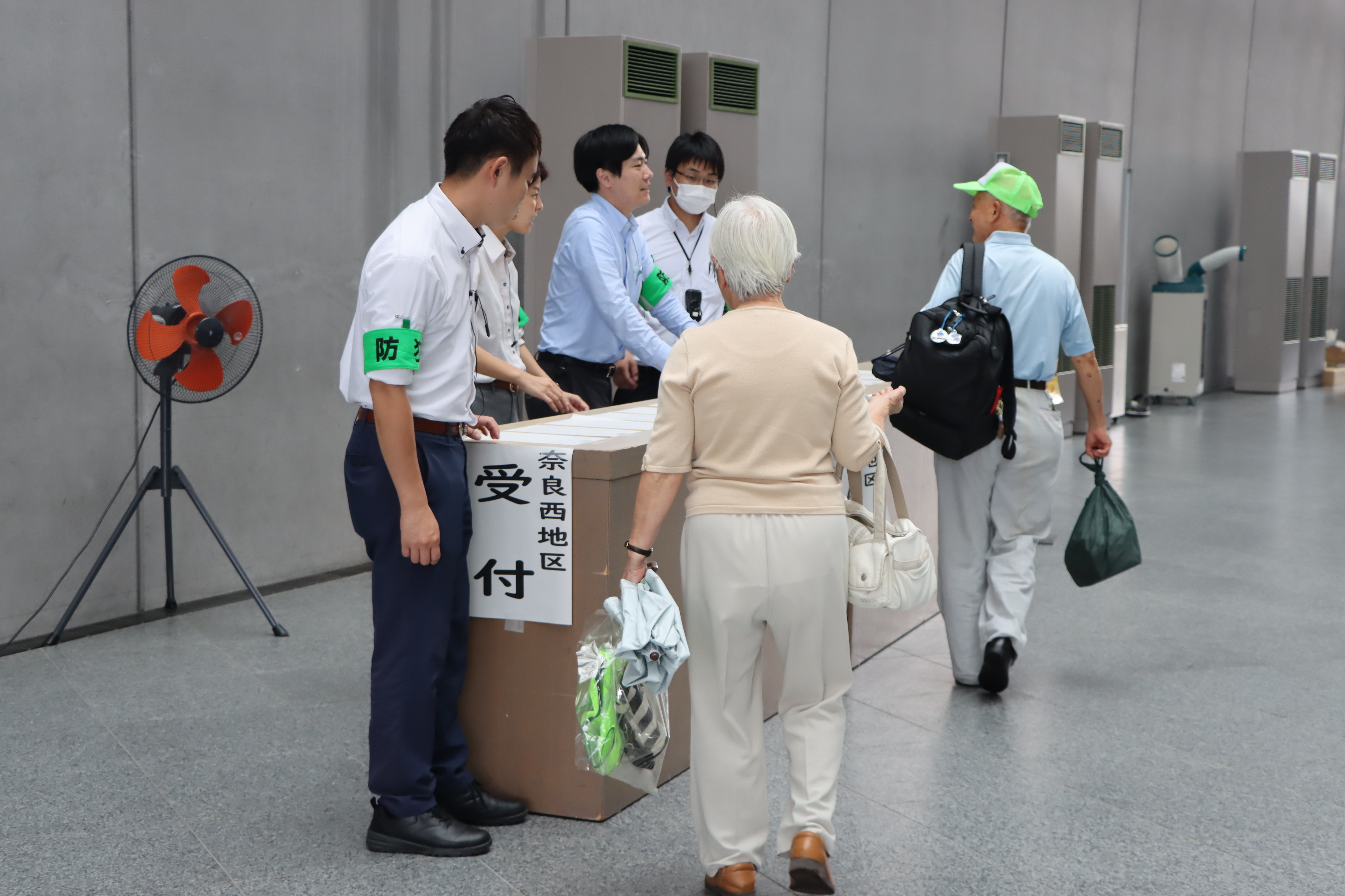 式典の受付をしている様子