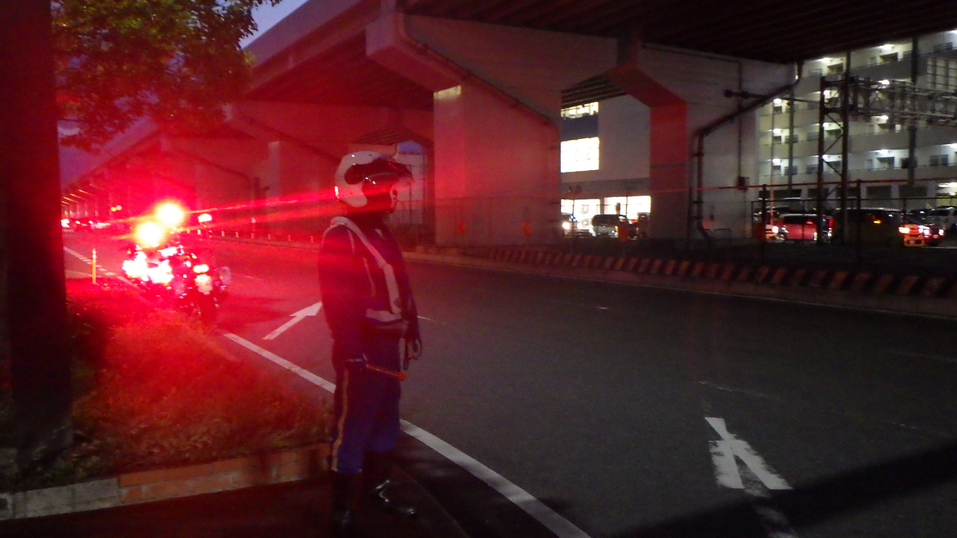 交差点での交通警戒をしている様子3