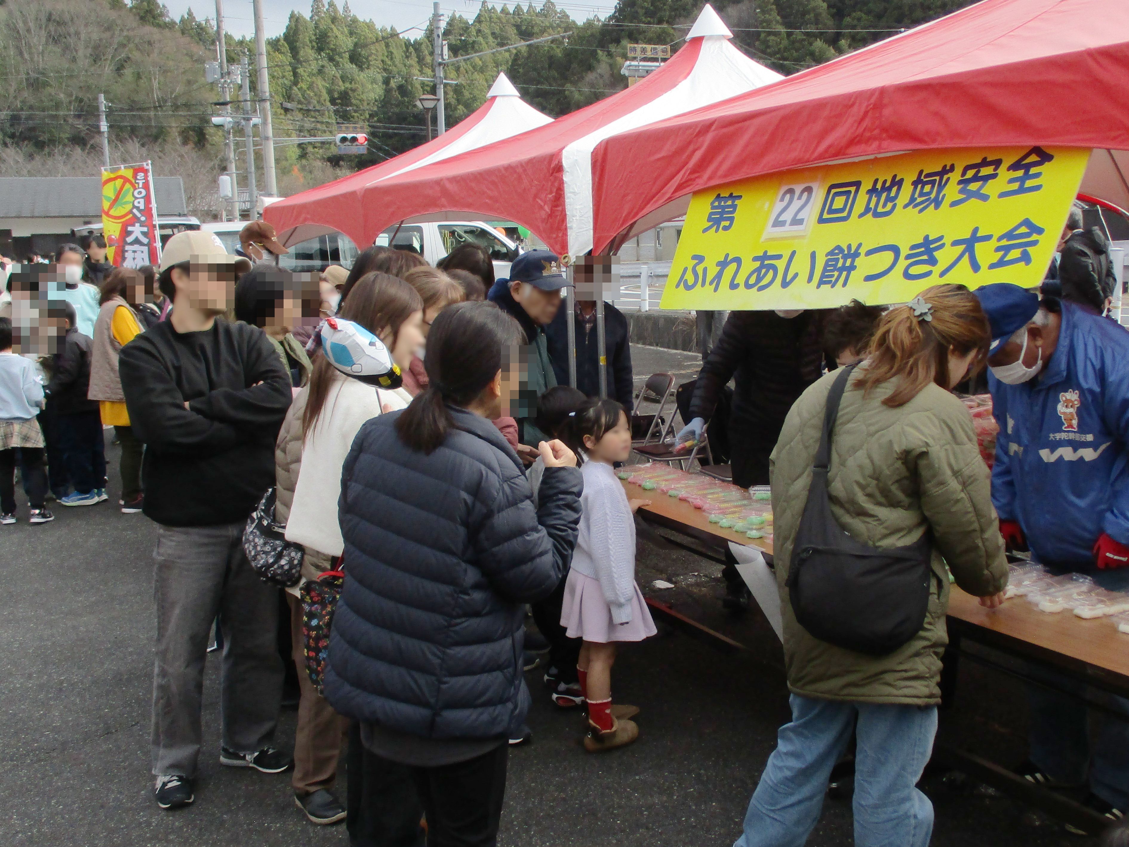 餅つき大会の様子