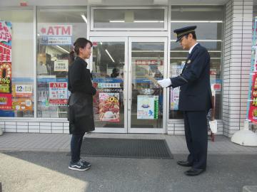 感謝状を受け取る様子2