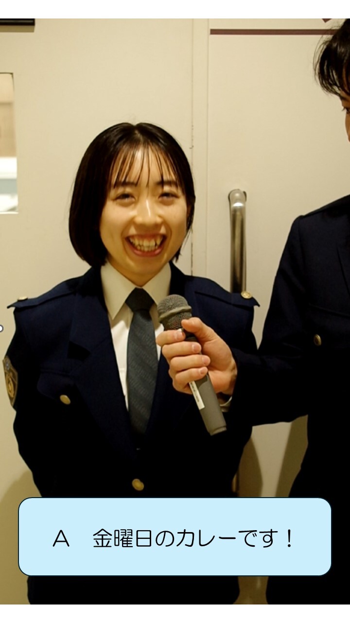 卒業生にインタビューをしている様子6