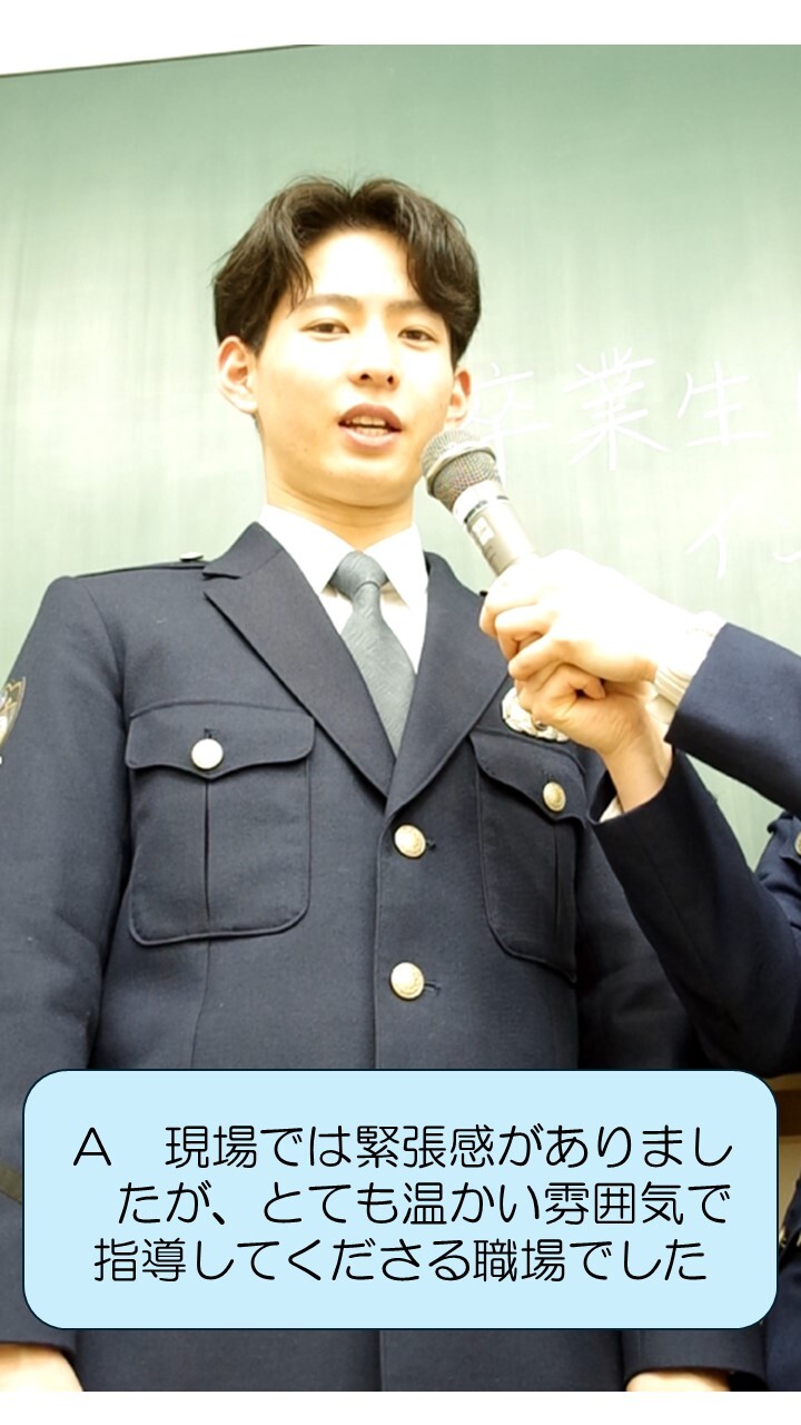 卒業生にインタビューをしている様子4