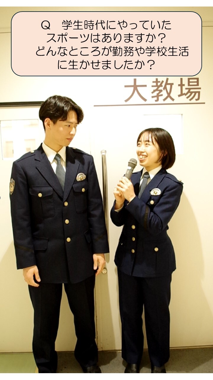 卒業生にインタビューをしている様子5