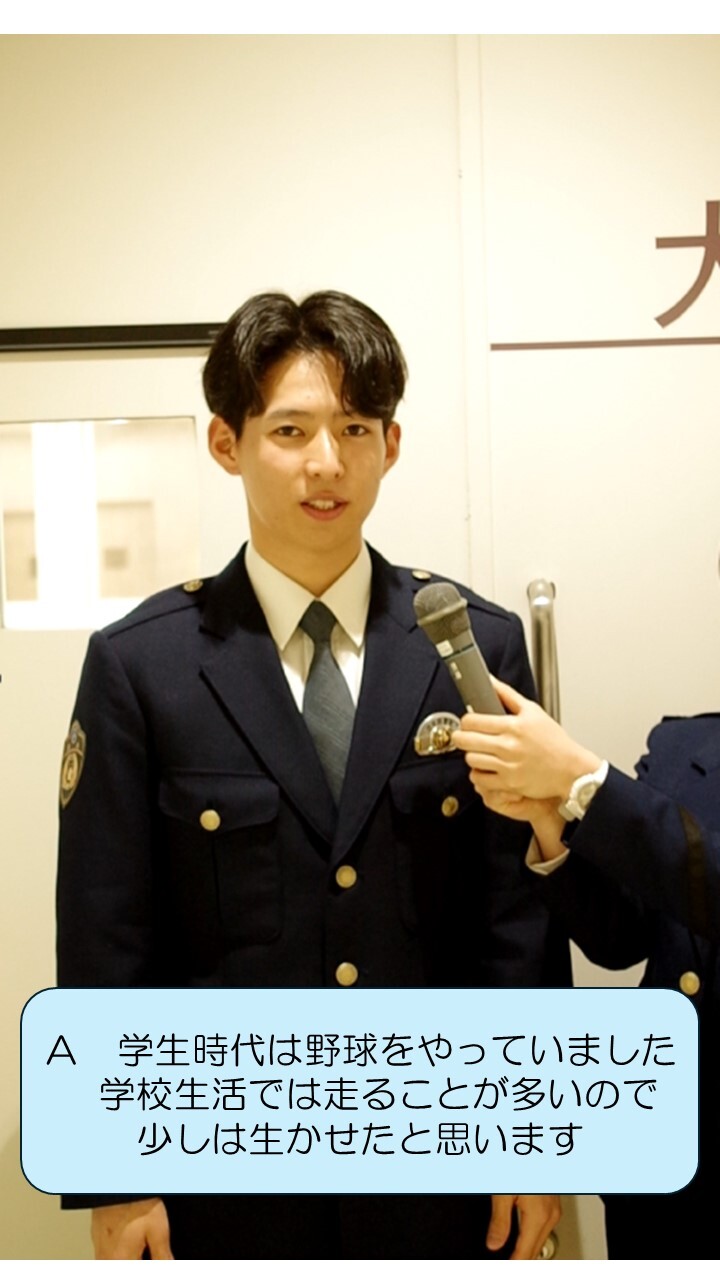 卒業生にインタビューをしている様子6