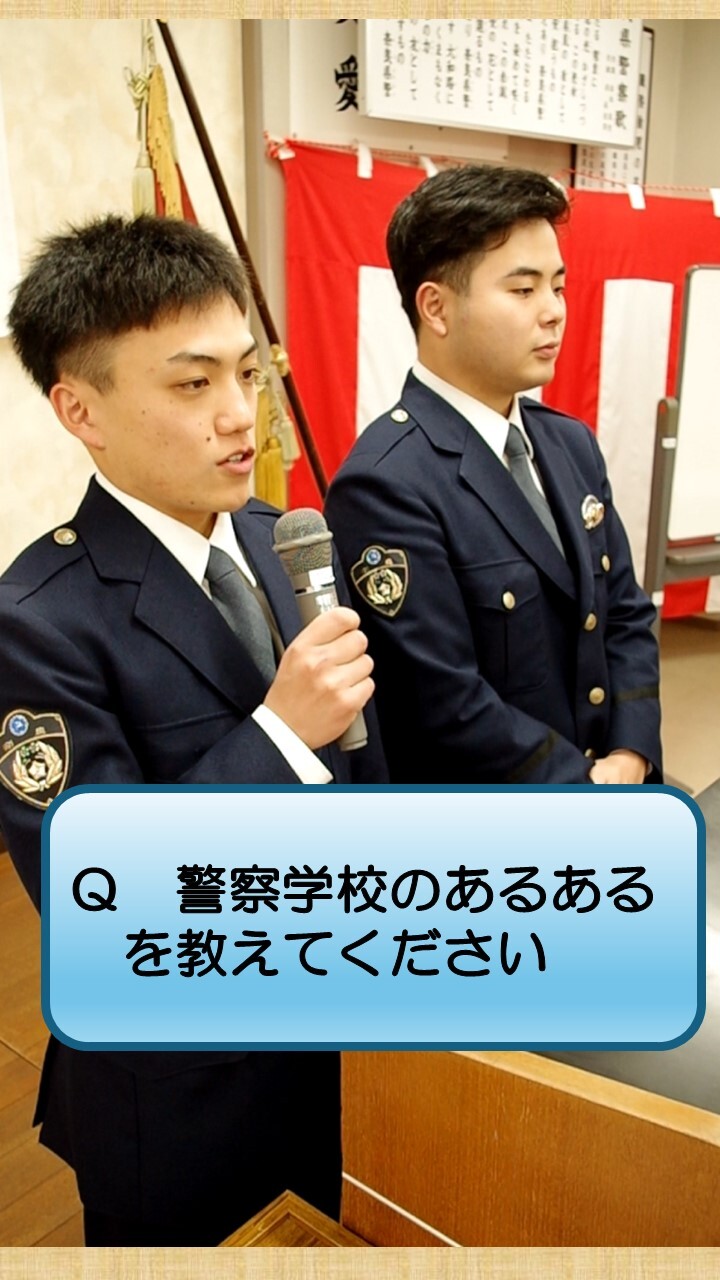 卒業生にインタビューをしている様子3