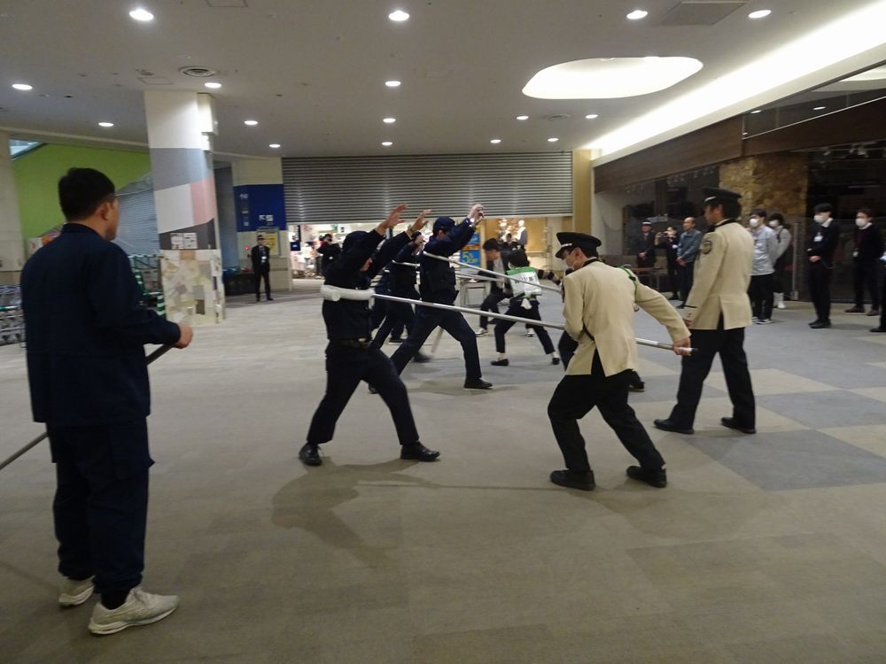無差別殺傷テロ等対処訓練をしているようす2
