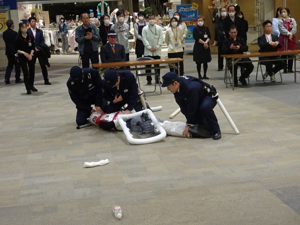 無差別殺傷テロ等対処訓練をしているようす5