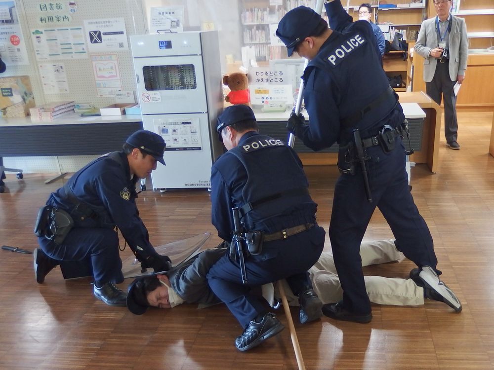 無差別殺傷事案対応訓練のようす2