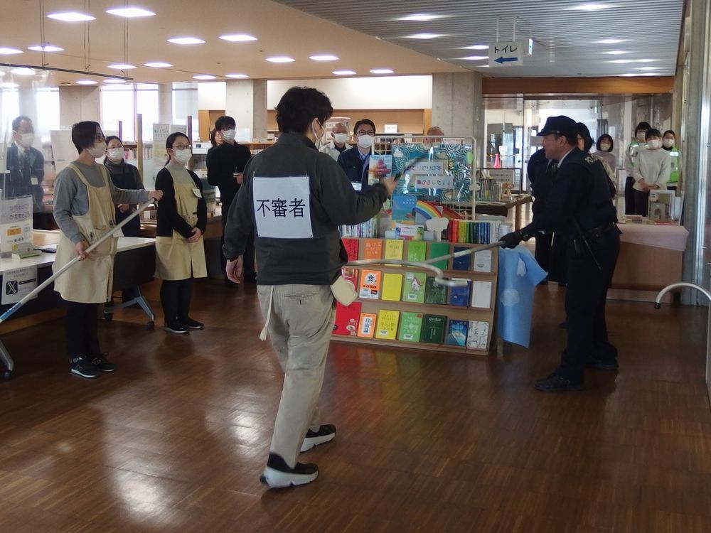 無差別殺傷事案対応訓練のようす1