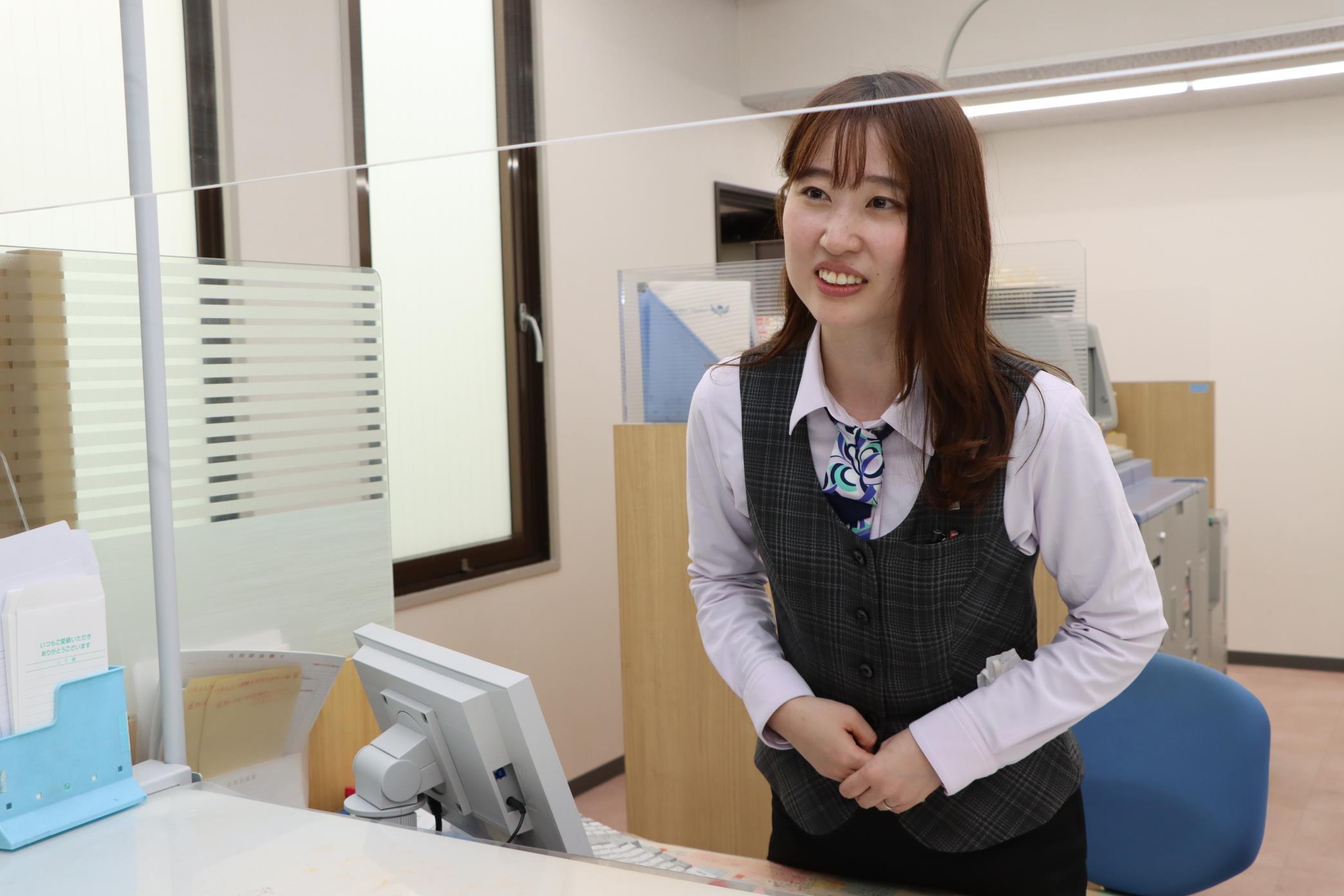 インタビューを受ける女性4