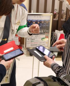 アプリをインストールする様子