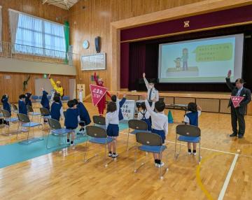 ストップマンが交通安全教室を行っているようす4