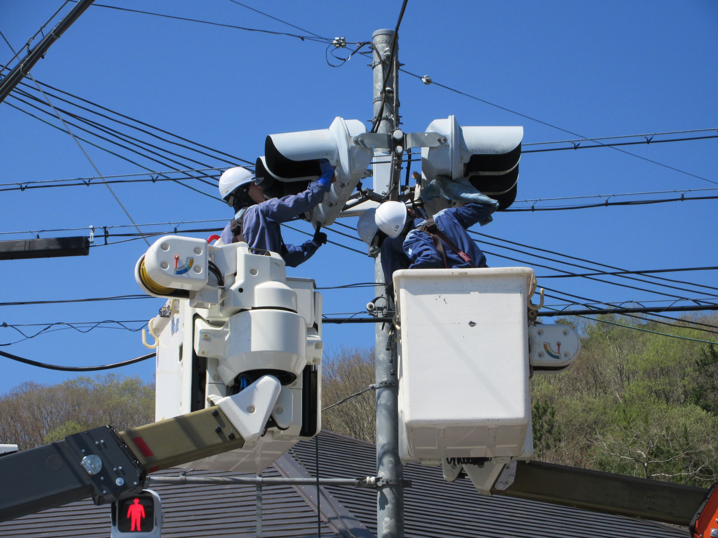 信号機清掃のようす3