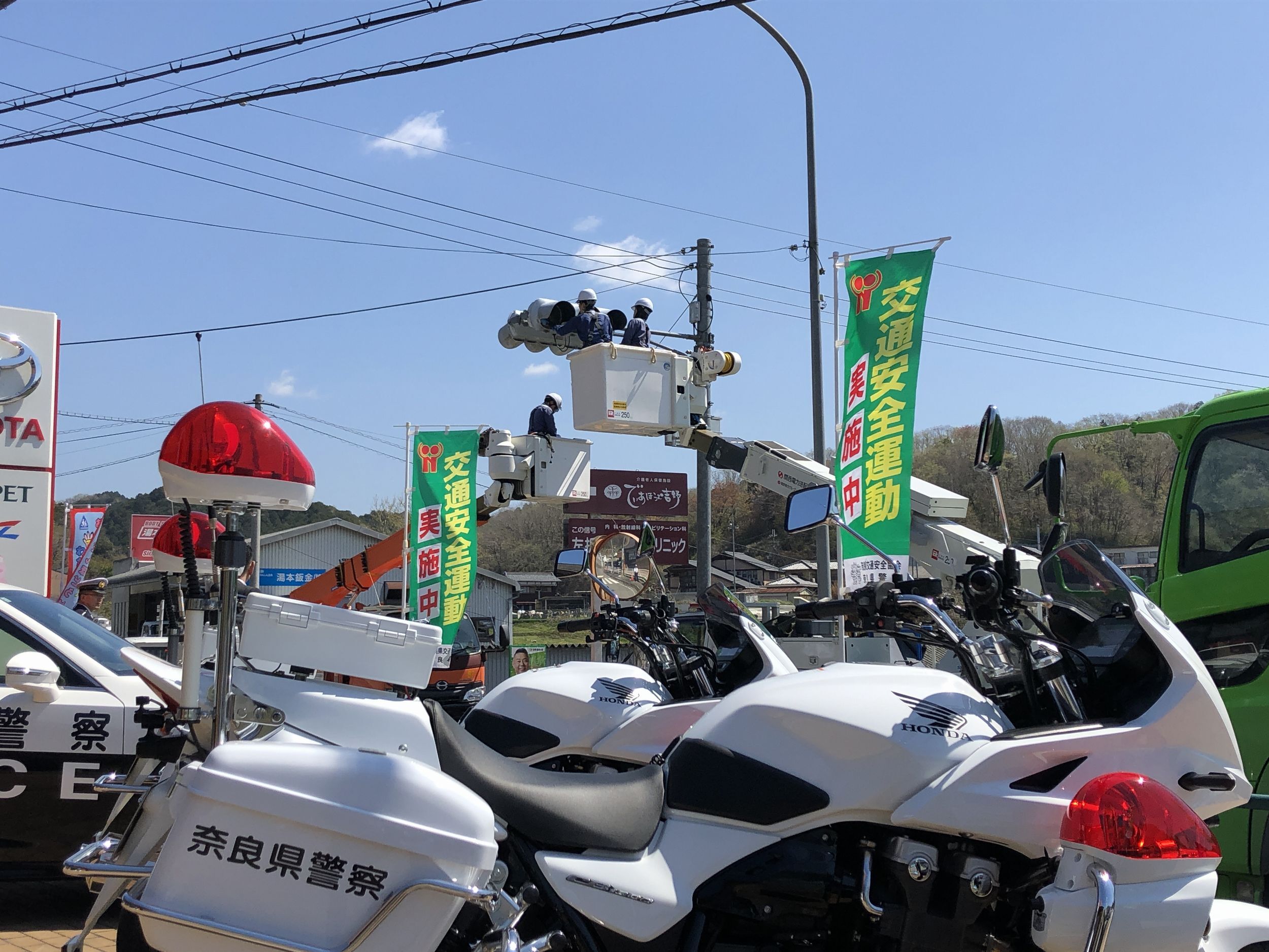 信号機清掃のようす4