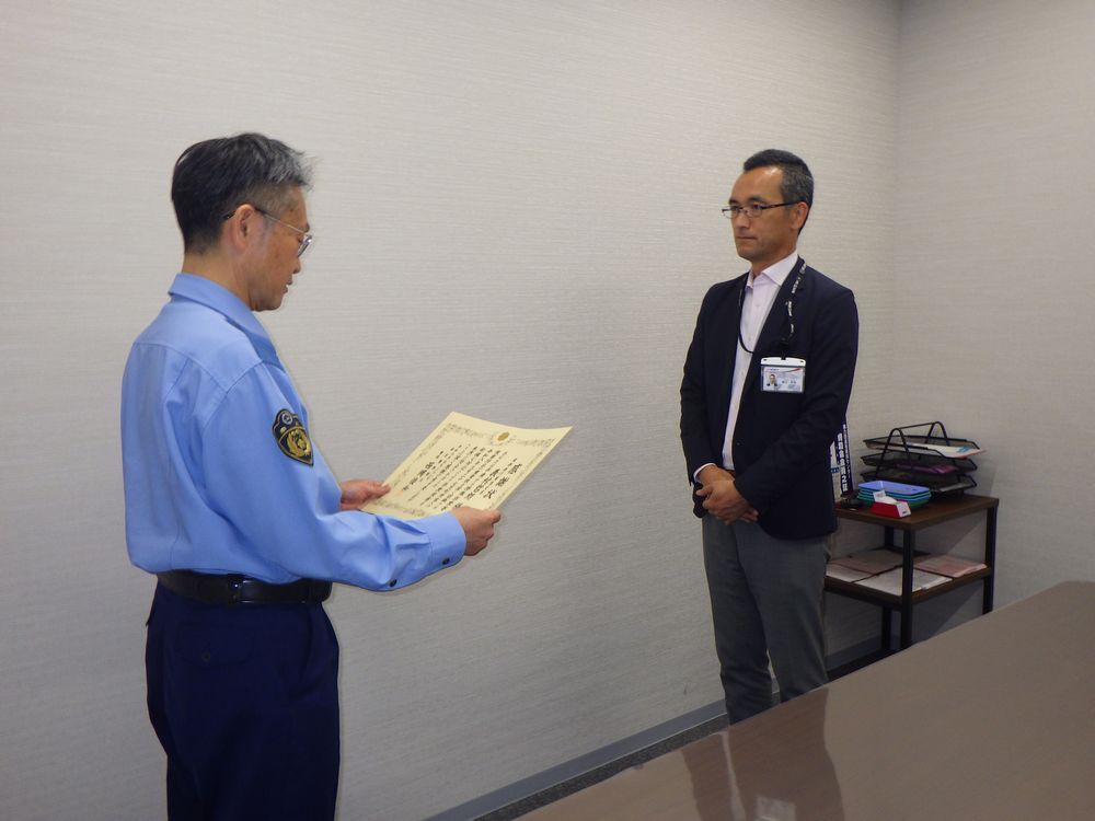 感謝状を読み上げているようす2